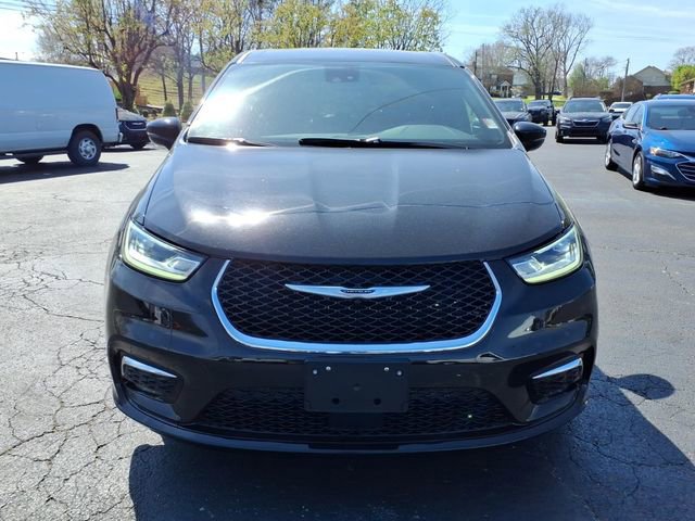 Used 2025 Chrysler Pacifica Select image 24