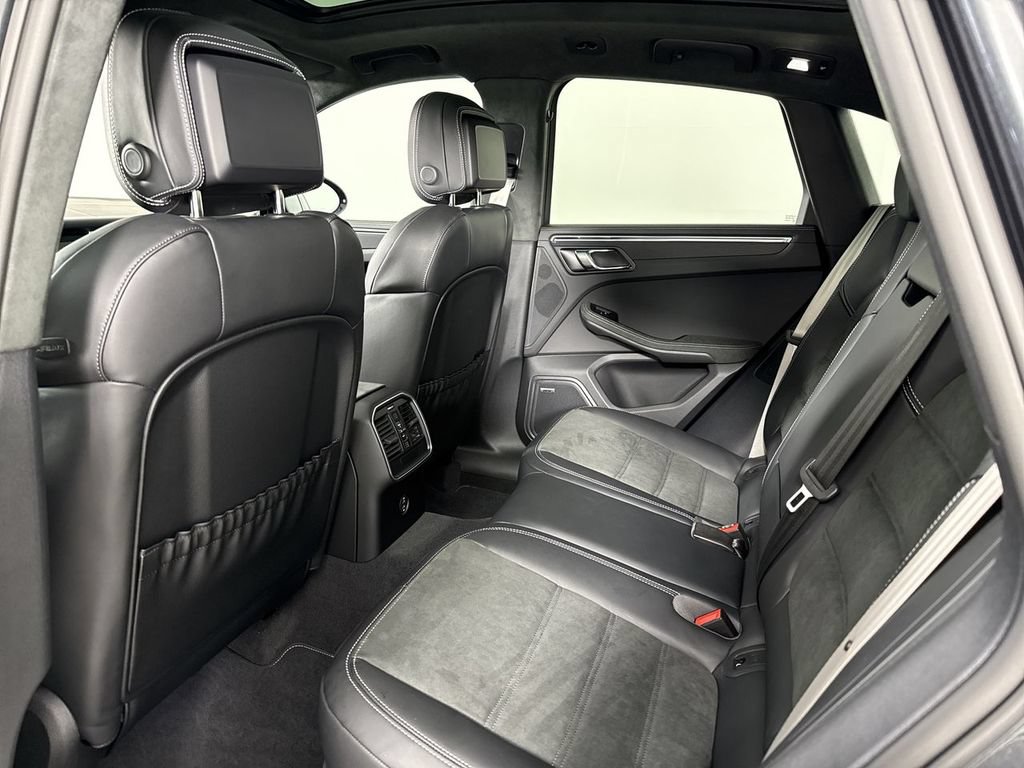 Certified 2025 Porsche Macan GTS AWD/4WD image 25