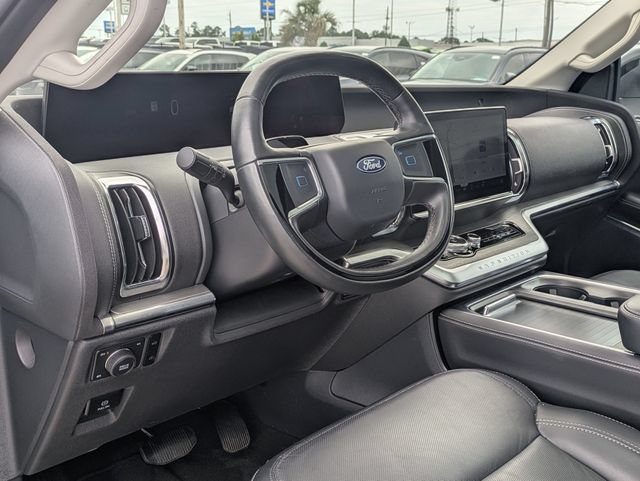 Used 2025 Ford Expedition Platinum AWD/4WD image 36