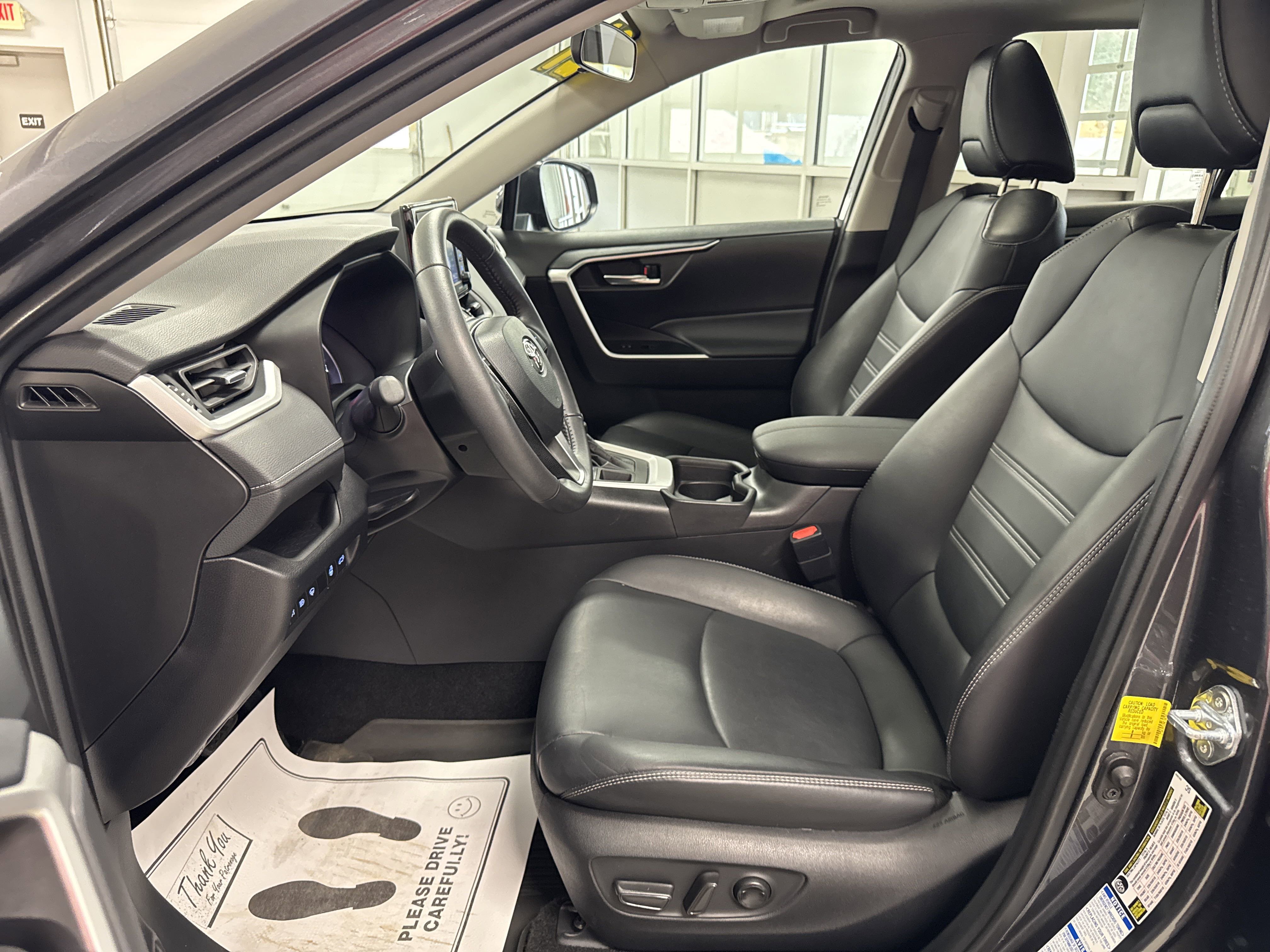 Used 2021 Toyota RAV4 XLE Premium image 22