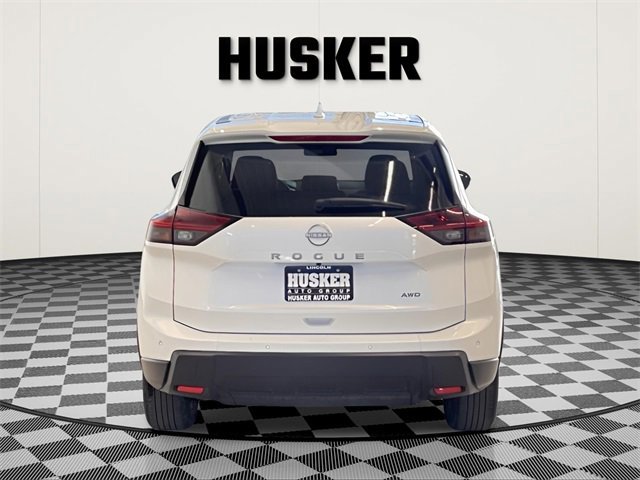 Used 2025 Nissan Rogue SV image 4