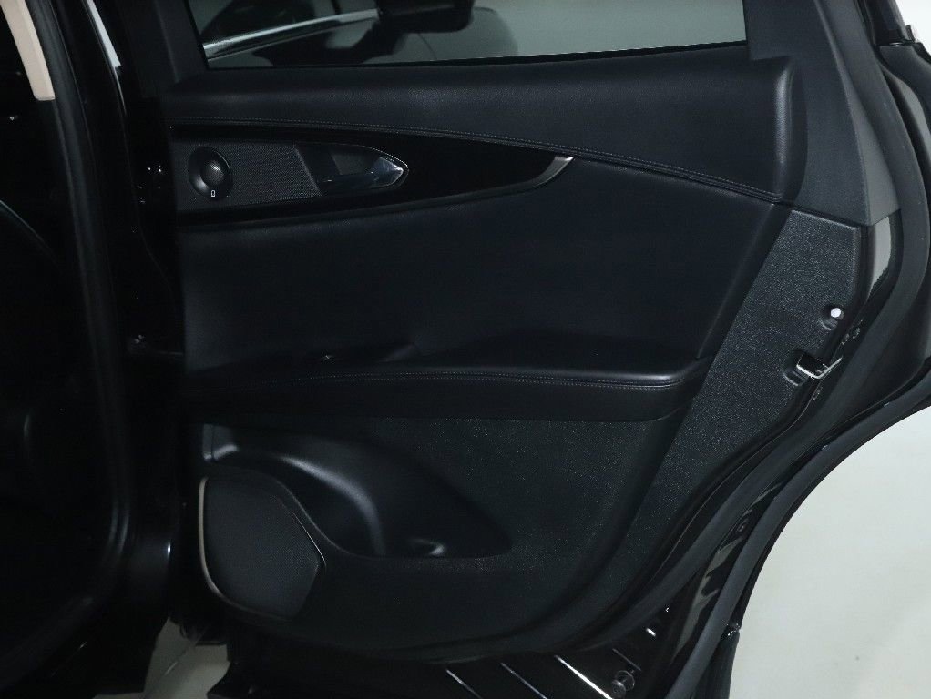 Certified 2023 Lincoln Nautilus Reserve w/ Luxury Package AWD/4WD image 33