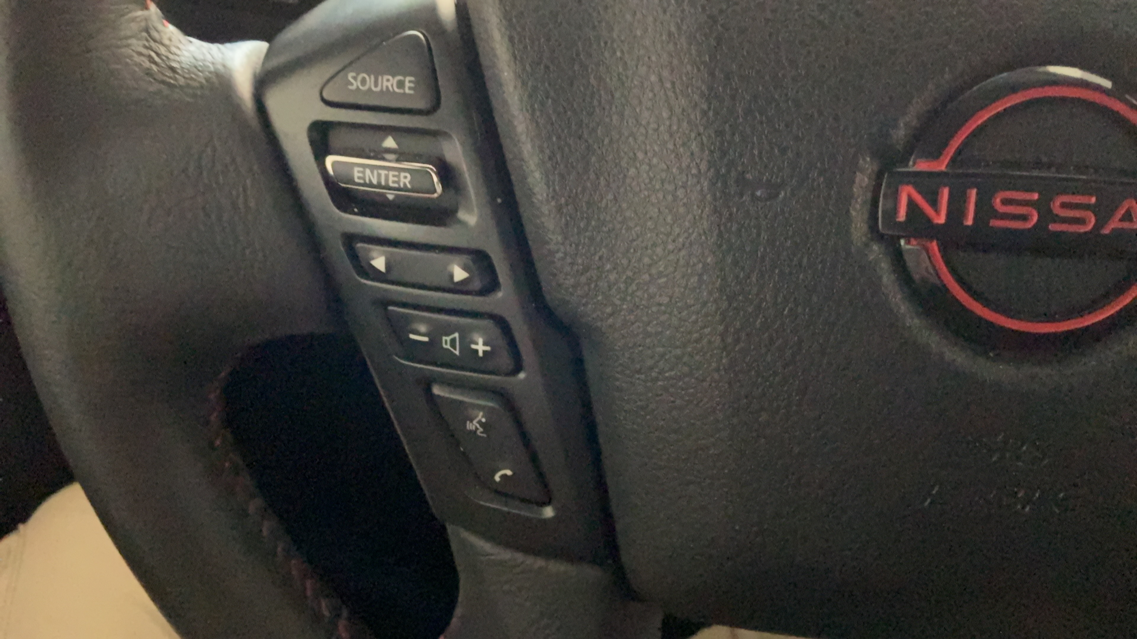 Used 2024 Nissan Titan PRO-4X w/ Pro-4x Convenience Package AWD/4WD image 17