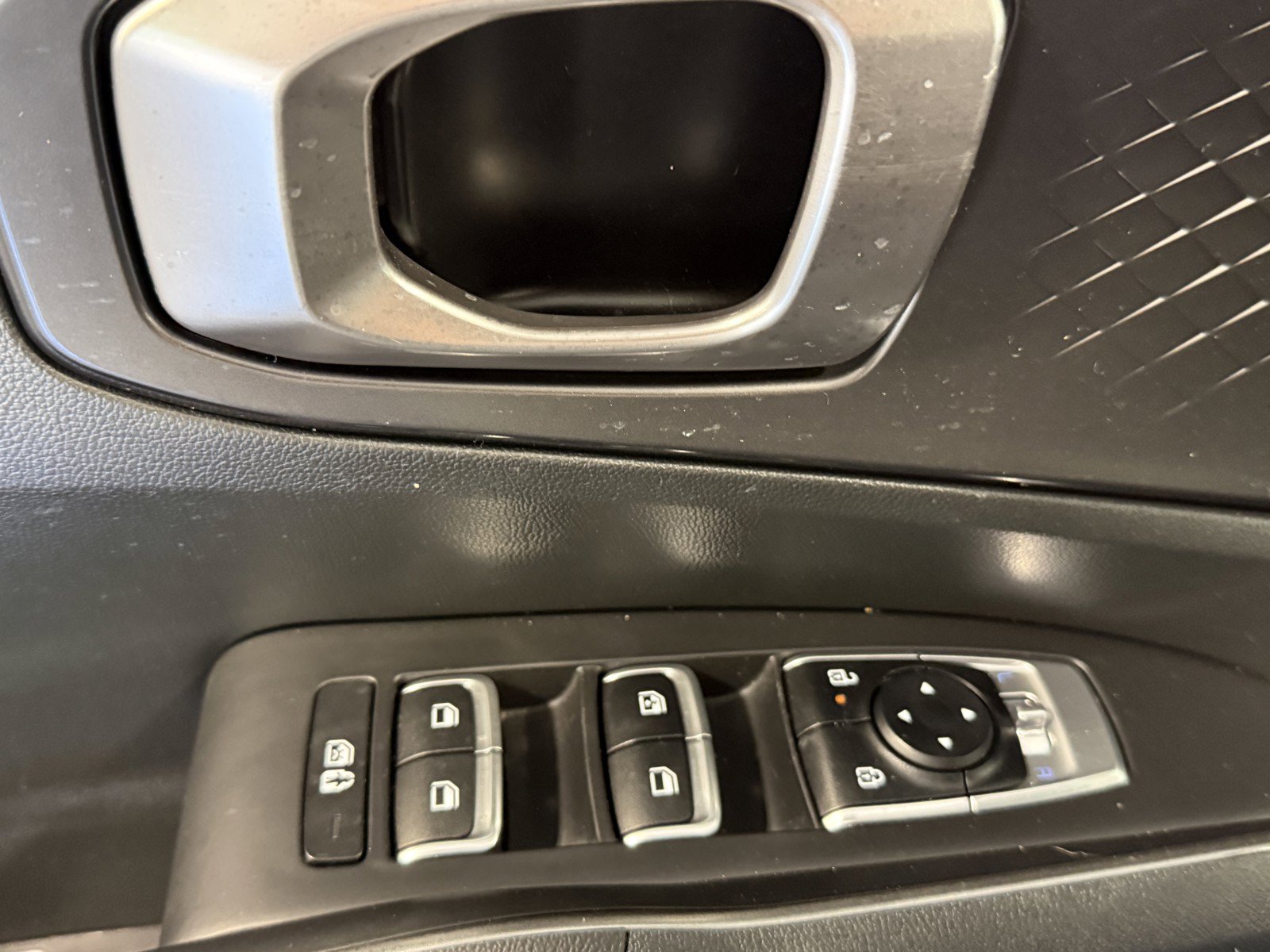Used 2024 Kia Sorento LX FWD image 20