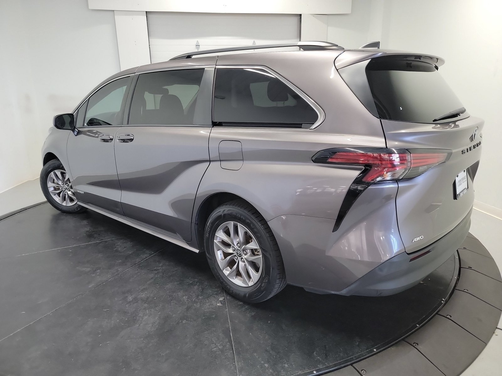 Used 2021 Toyota Sienna LE w/ LE Plus Package AWD/4WD image 6