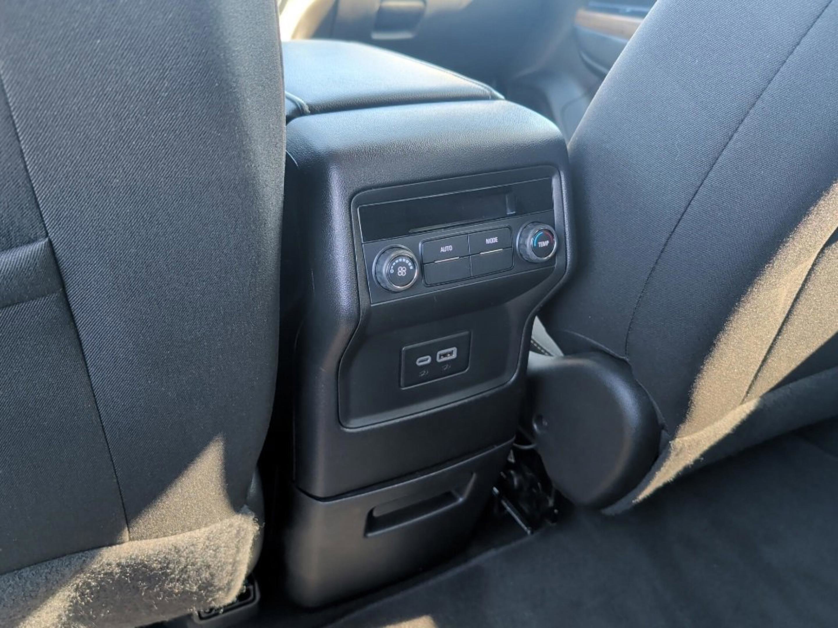 Used 2023 GMC Acadia SLE image 34