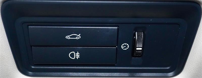 Used 2016 Jaguar XJ L Portfolio image 37