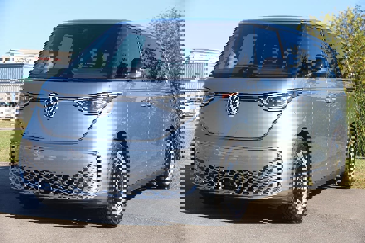 Used 2025 Volkswagen ID. Buzz Pro S image 5