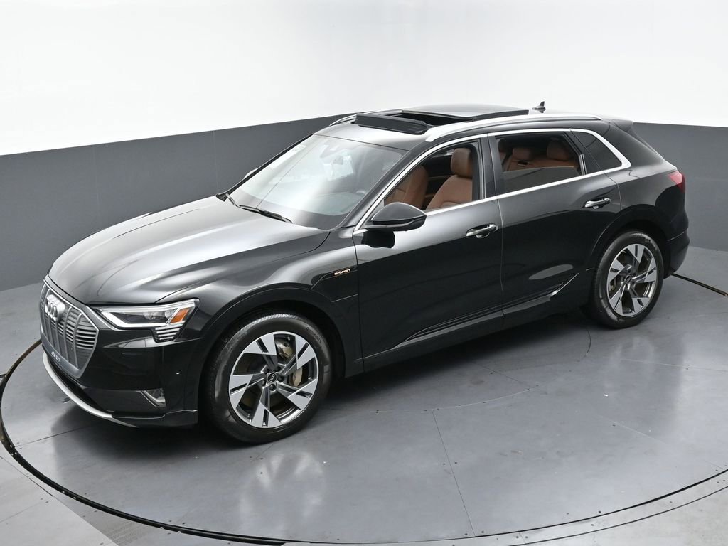 Used 2022 Audi e-tron Premium Plus w/ Premium Plus Package image 40