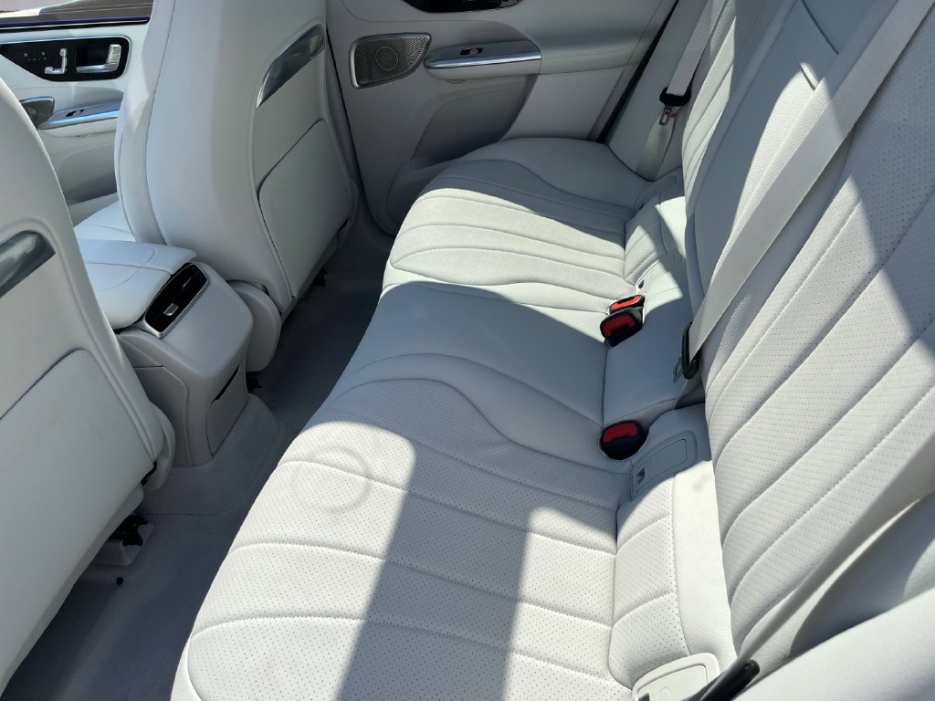 New 2026 Mercedes-Benz EQE 320 4MATIC SUV image 8