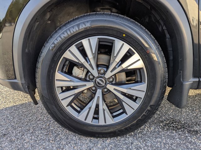 Used 2023 Nissan Rogue SV w/ SV Premium B Package image 12