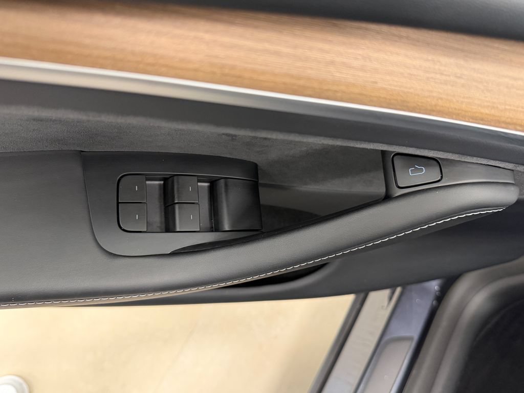 Used 2024 Tesla Model Y Long Range AWD/4WD image 12