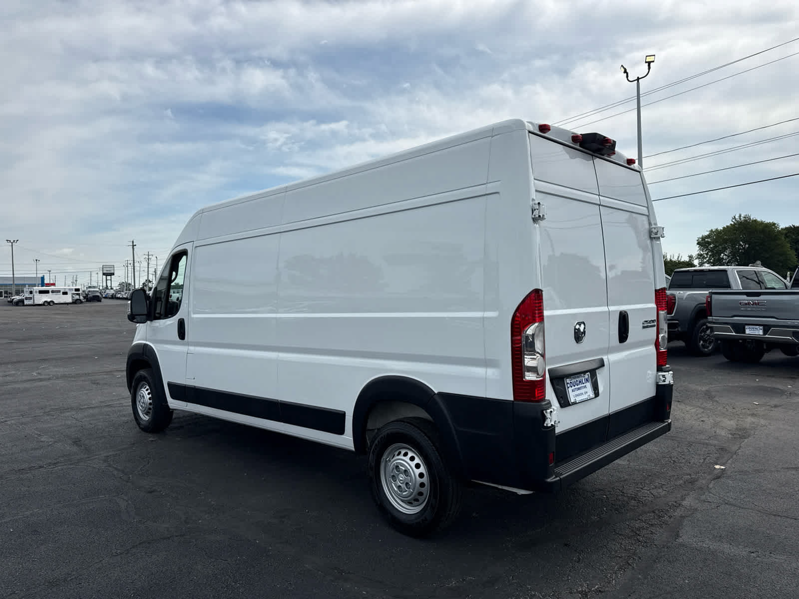 Used 2026 RAM ProMaster 2500 w/ Convenience Group FWD image 3