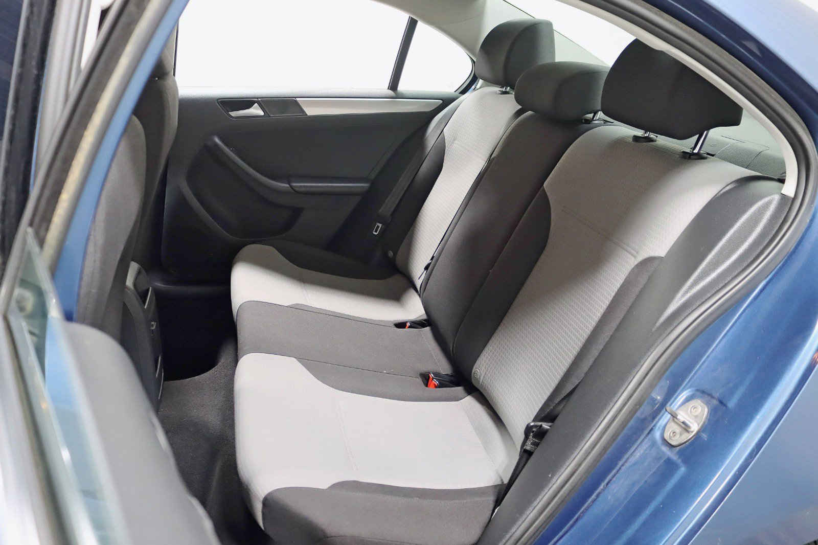 Used 2017 Volkswagen Jetta S image 23