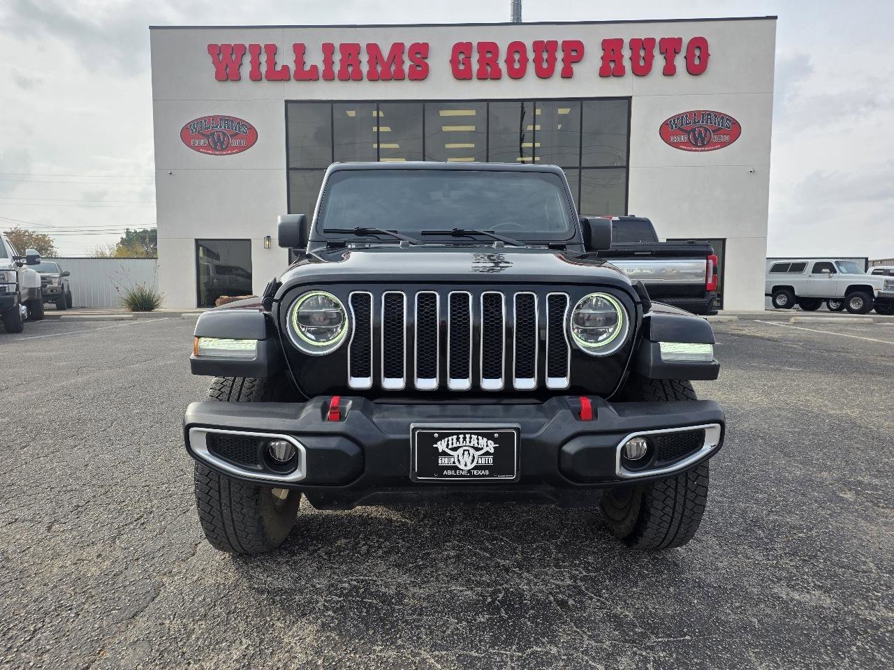 Used 2018 Jeep Wrangler Unlimited Sahara AWD/4WD image 2