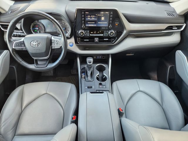 Used 2022 Toyota Highlander XLE AWD/4WD image 26