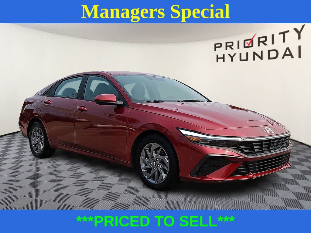 Used 2024 Hyundai Elantra SEL FWD image 3