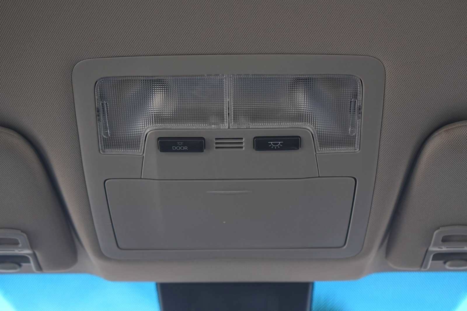 Used 2018 Toyota Avalon XLE FWD image 26