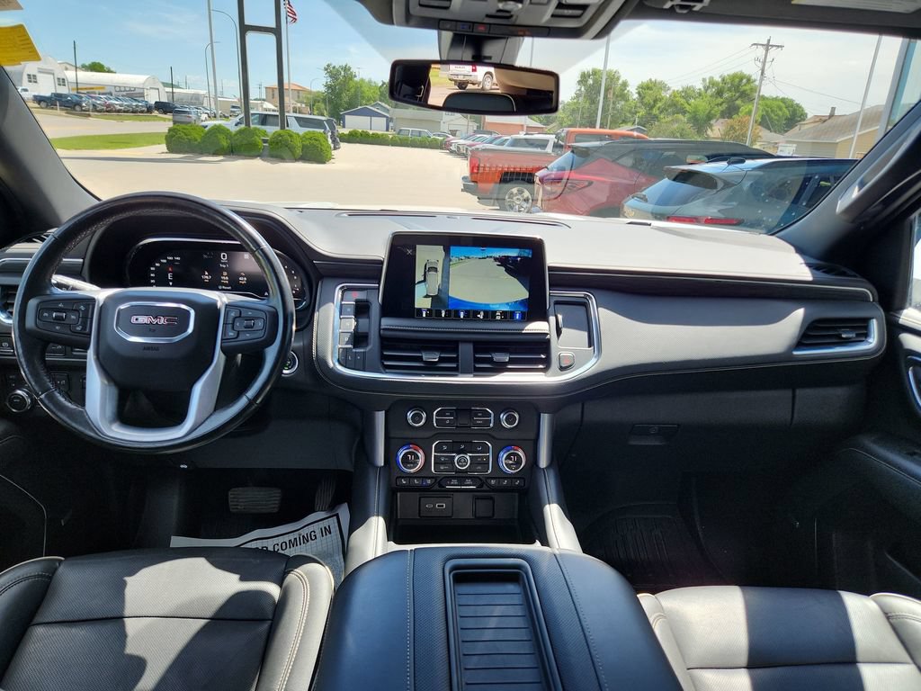 Certified 2022 GMC Yukon XL SLT w/ SLT Premium Package AWD/4WD image 16