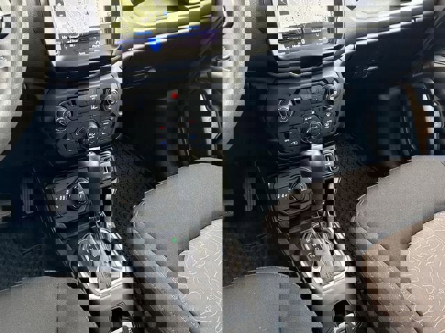 Used 2023 Jeep Renegade Latitude AWD/4WD image 17