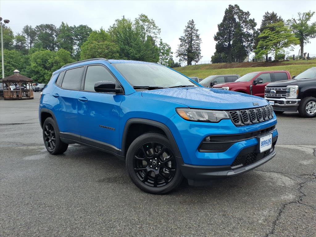 Used 2026 Jeep Compass Latitude w/ Quick Order Package 29K AWD/4WD image 1
