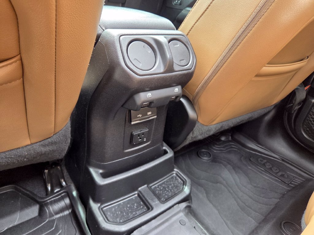 Used 2020 Jeep Wrangler Unlimited Sahara AWD/4WD image 9