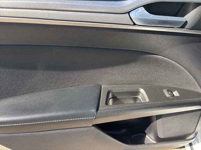 Used 2019 Ford Fusion SE FWD image 32