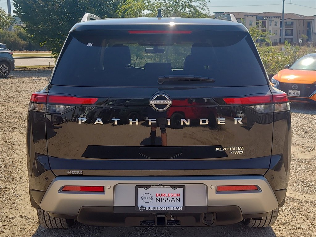 New 2025 Nissan Pathfinder Platinum image 3