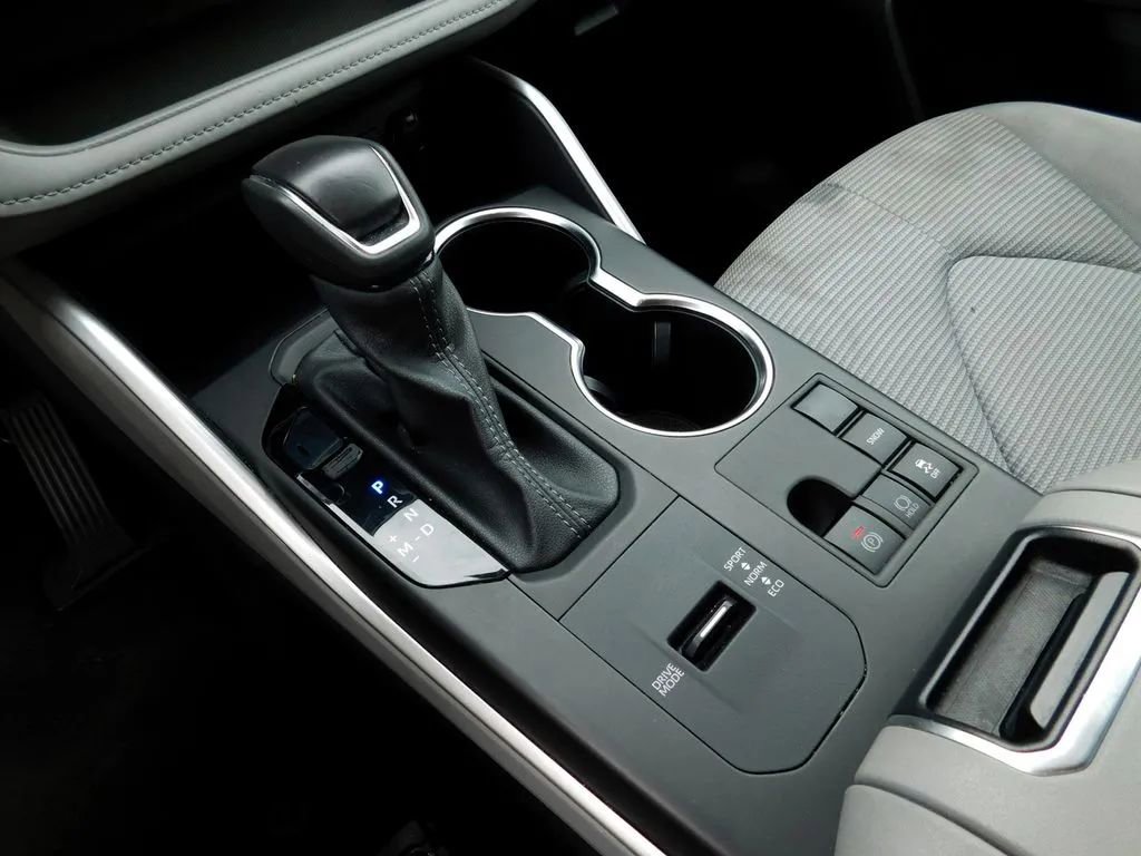 Used 2024 Toyota Highlander LE image 22