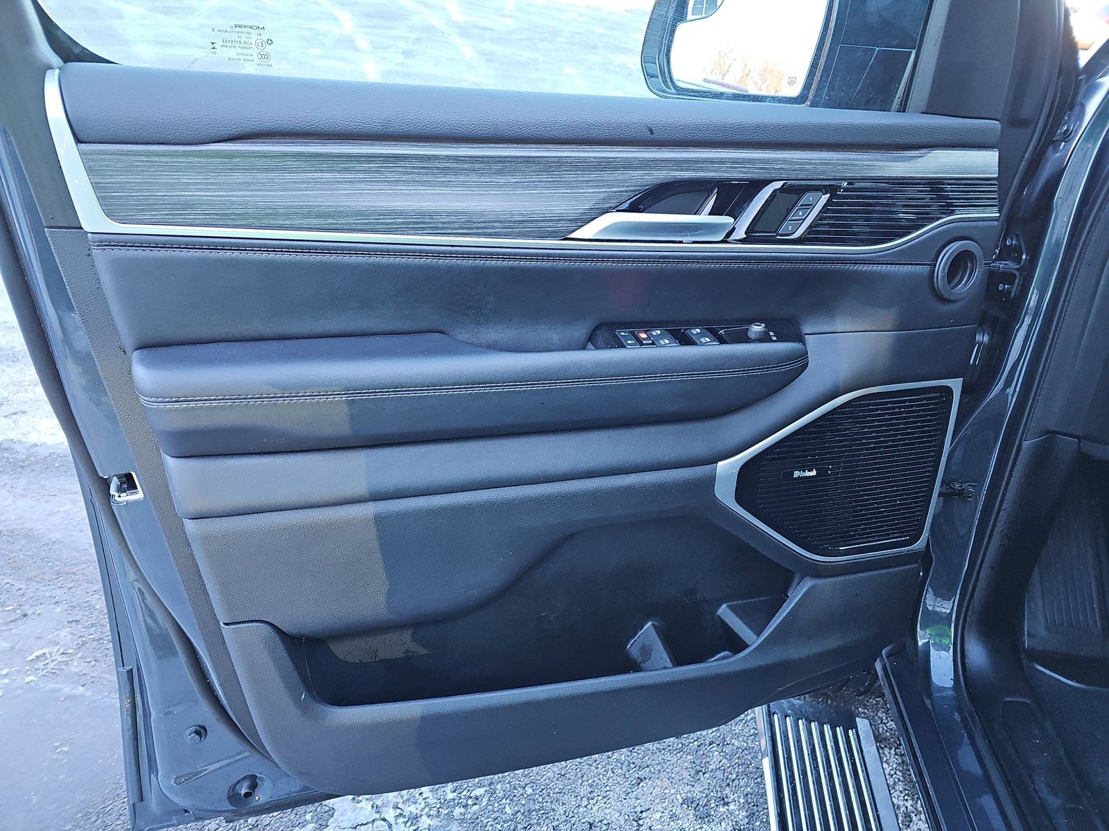 Used 2024 Jeep Wagoneer Series III w/ Premium Group I image 10