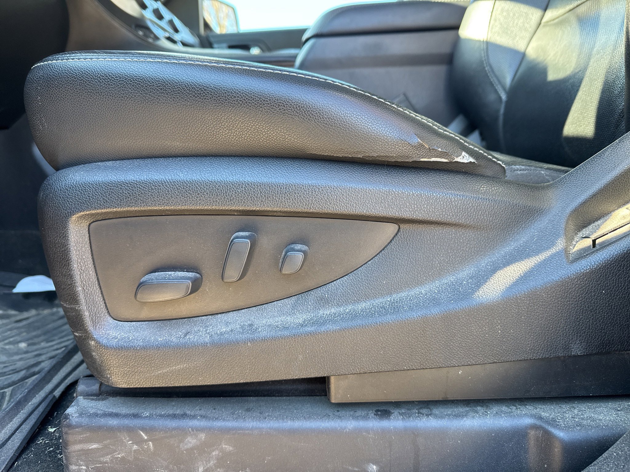 Used 2017 GMC Yukon SLT w/ HD Trailering Package image 26