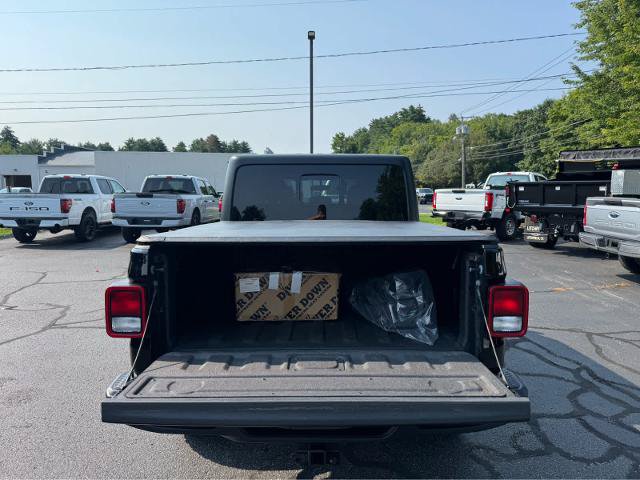 Used 2023 Jeep Gladiator Sport AWD/4WD image 5