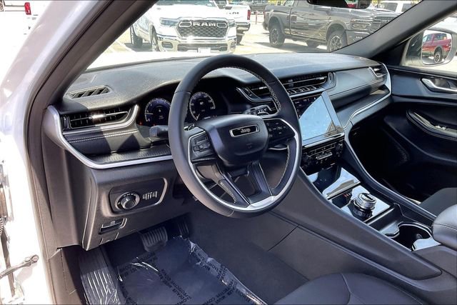 Used 2025 Jeep Grand Cherokee L Laredo w/ Luxury Tech Group I image 14