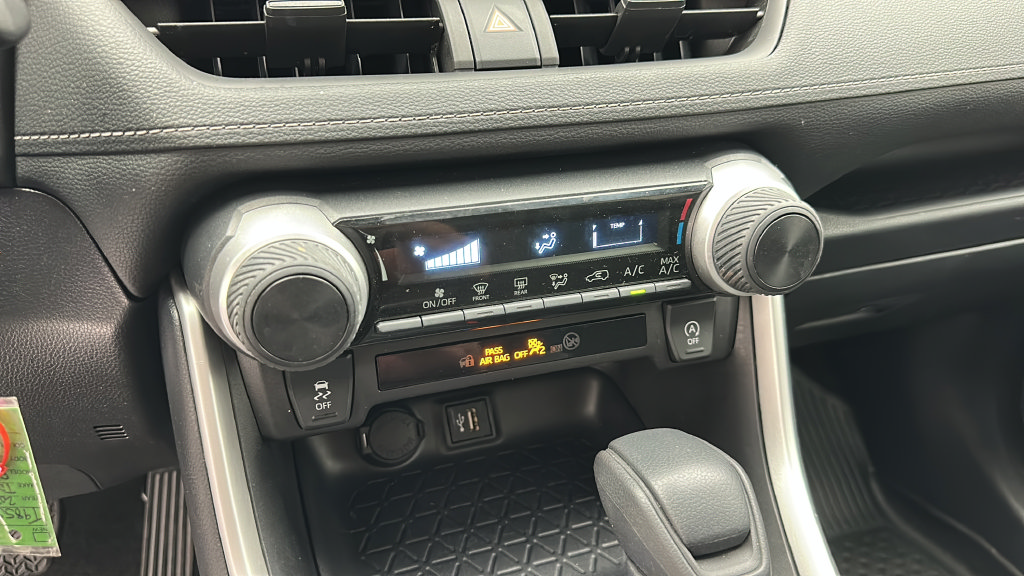 Used 2025 Toyota RAV4 LE AWD/4WD image 16