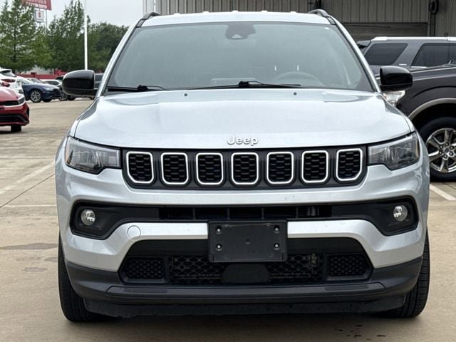 Used 2025 Jeep Compass Latitude AWD/4WD image 8