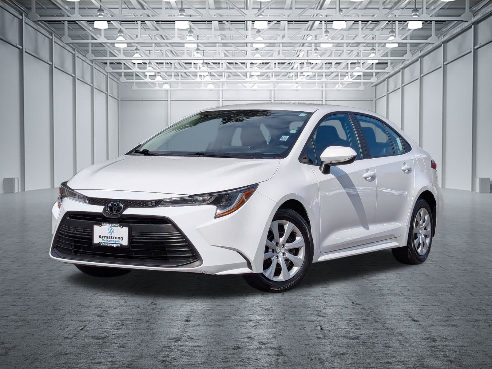 Used 2025 Toyota Corolla LE FWD image 1