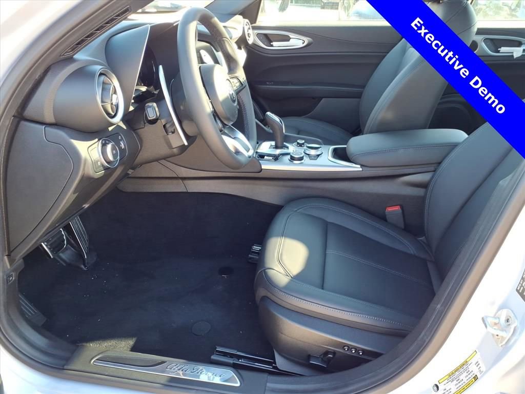 New 2025 Alfa Romeo Giulia w/ Driving Assist Package RWD image 14