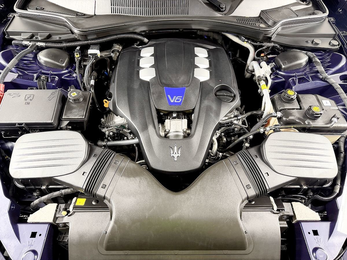 Used 2017 Maserati Ghibli S RWD image 21