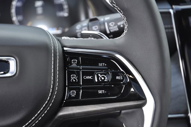 Used 2024 Jeep Grand Cherokee Overland w/ Luxury Tech Group IV image 25