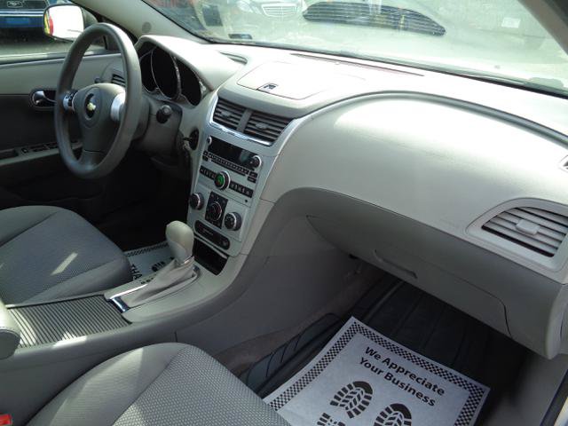 Used 2010 Chevrolet Malibu LS FWD image 14