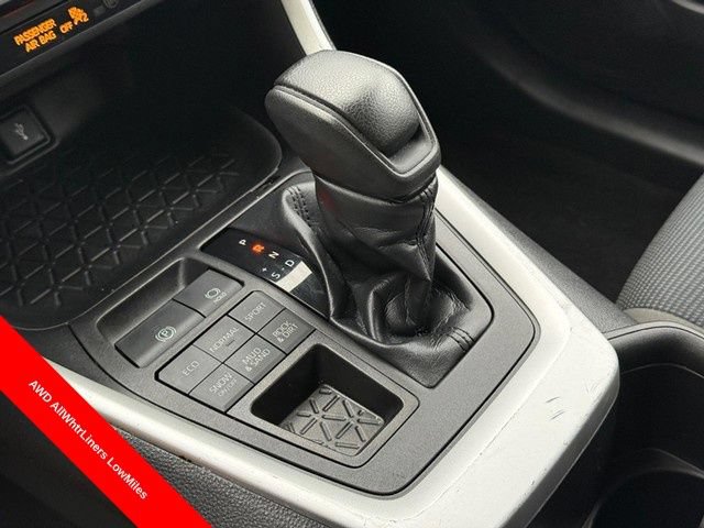 Used 2022 Toyota RAV4 LE AWD/4WD image 19