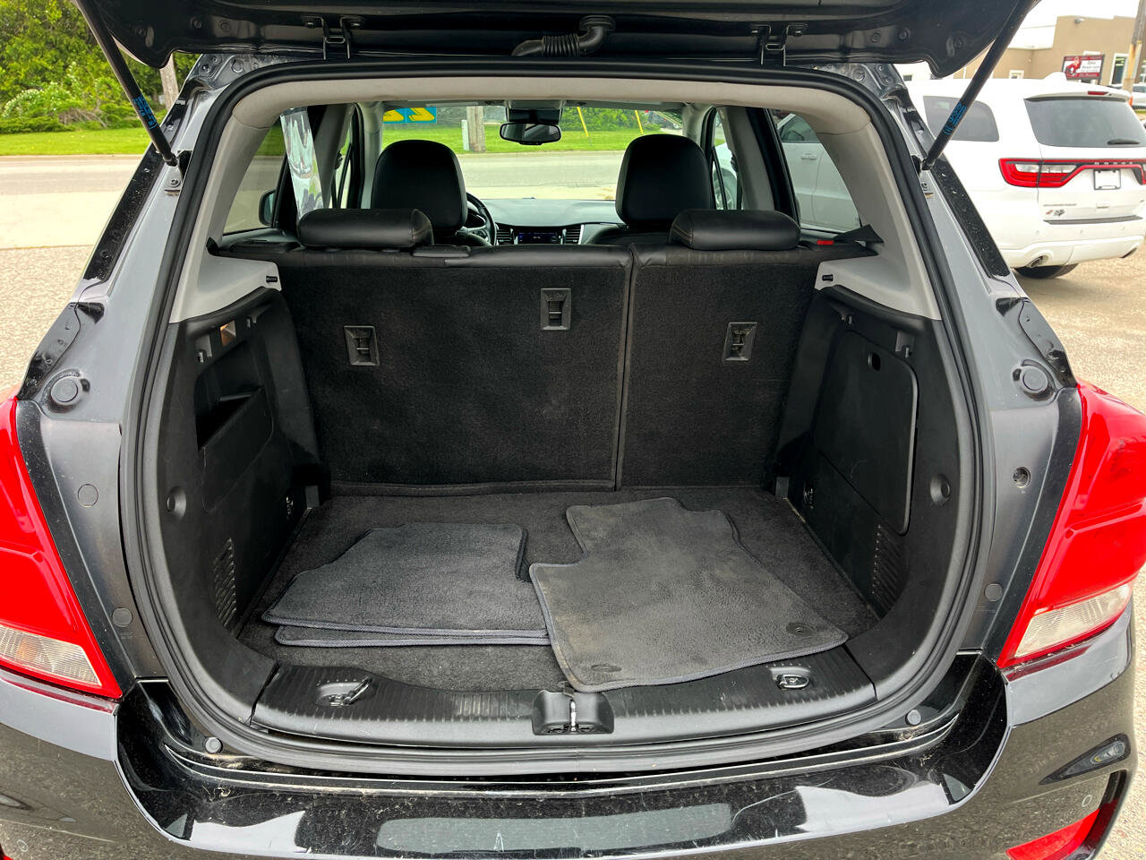 Used 2022 Chevrolet Trax LT w/ Driver Confidence Package image 19