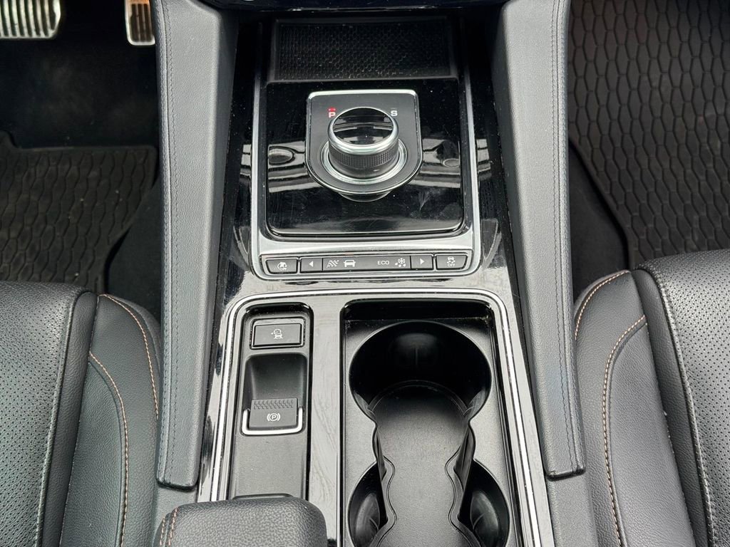 Used 2019 Jaguar F-PACE Prestige image 15