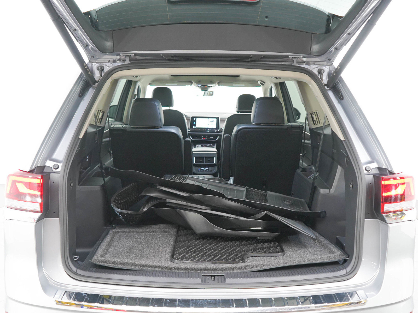 Used 2024 Volkswagen Atlas SEL Premium R-Line AWD/4WD image 16