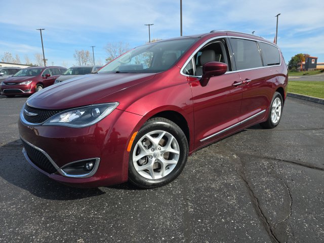 Used 2017 Chrysler Pacifica Touring-L Plus w/ Tire & Wheel Group FWD image 2
