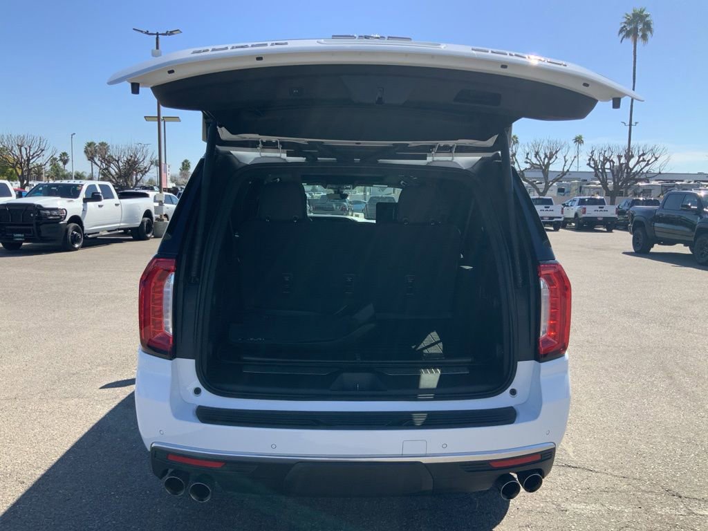 Used 2021 GMC Yukon XL Denali w/ Denali Premium Package image 7