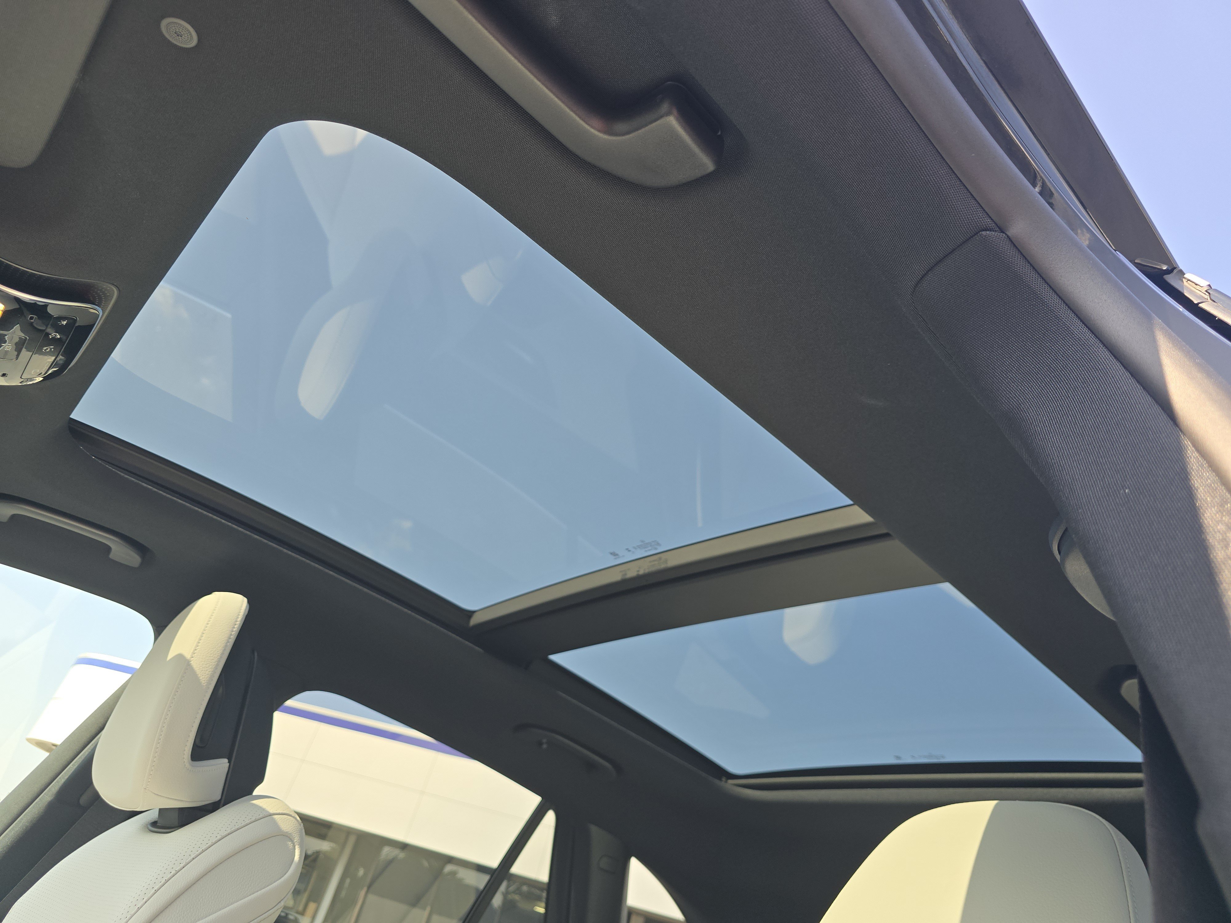 Used 2024 Mercedes-Benz GLC 300 4MATIC image 9