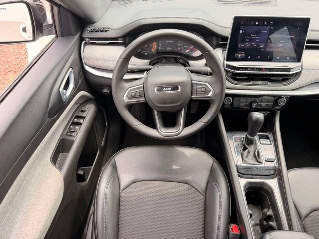 Used 2024 Jeep Compass Latitude AWD/4WD image 14