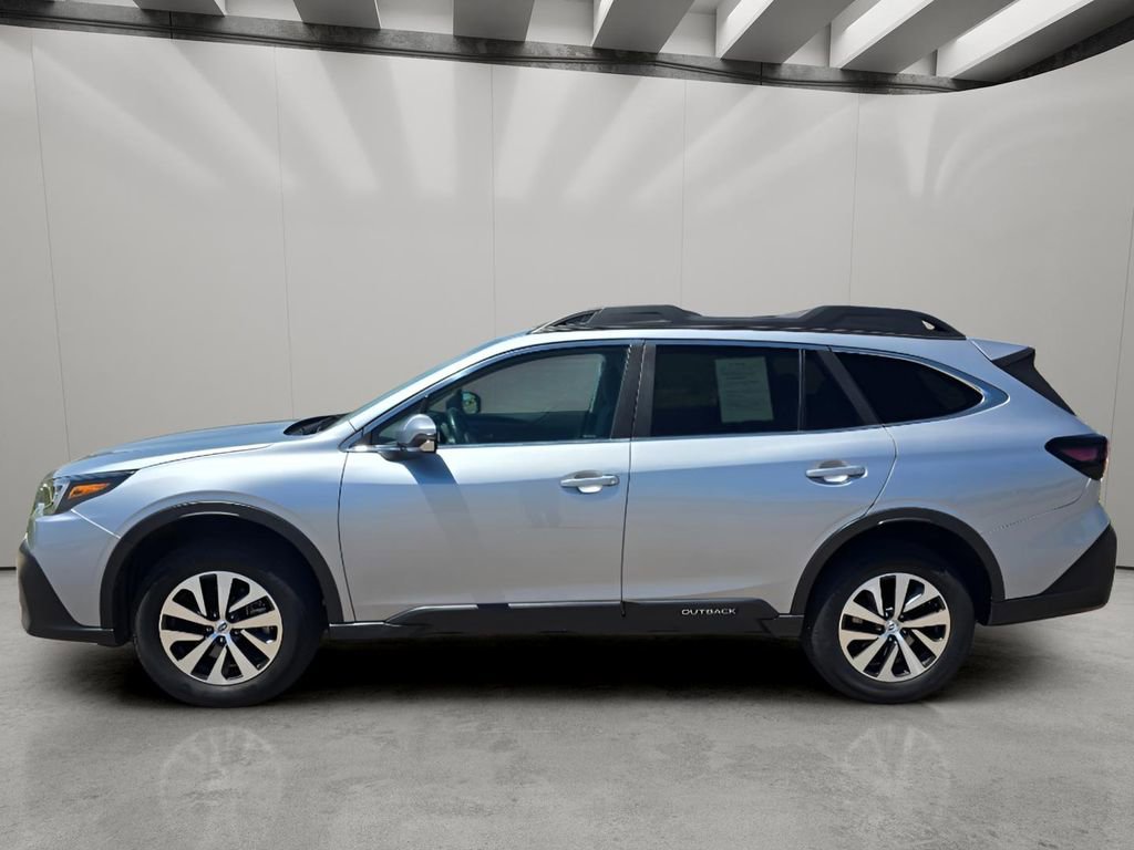 Used 2022 Subaru Outback Premium AWD/4WD image 2