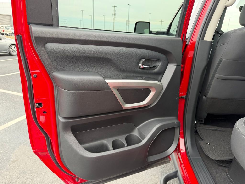 Used 2024 Nissan Titan SV w/ SV Convenience Package image 16